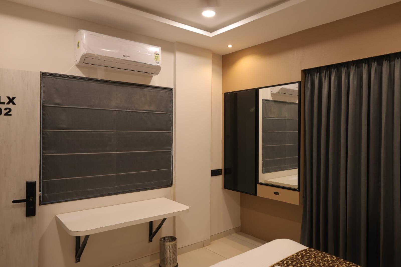 Hotel Manju Executive Deluxe Room